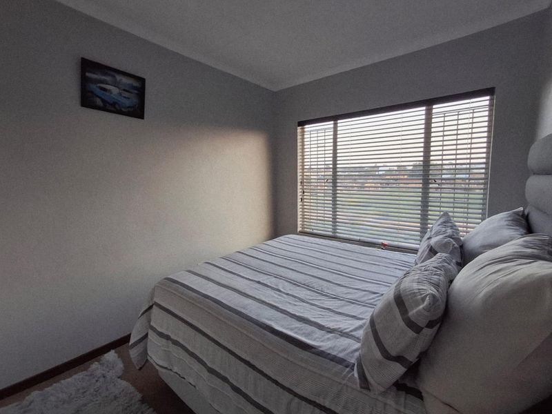Beautiful First Floor Townhouse - Photo 4