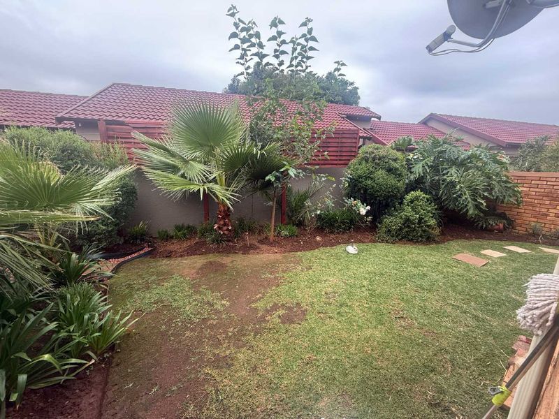 Modern, Move-In Ready Home with Solar – Secure Complex Living at Its Best! - Photo 3