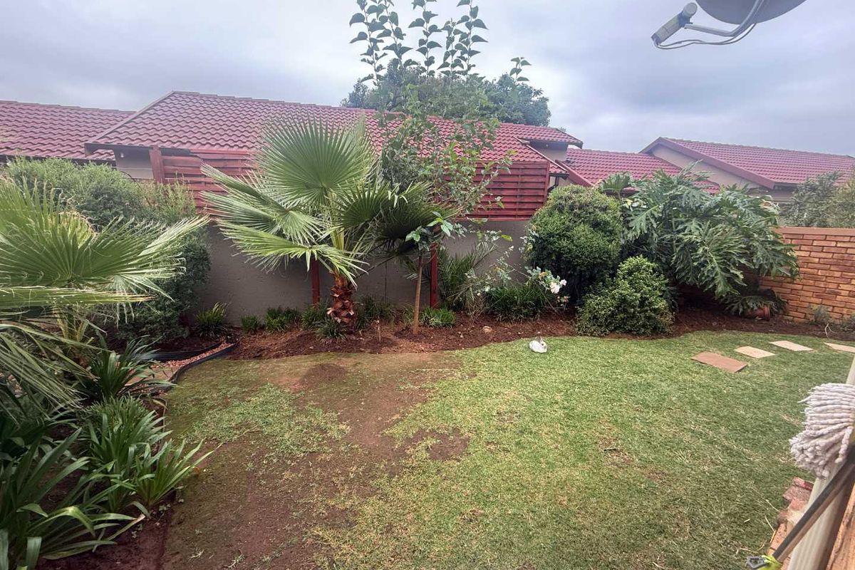 Modern, Move-In Ready Home with Solar – Secure Complex Living at Its Best! - Photo 3