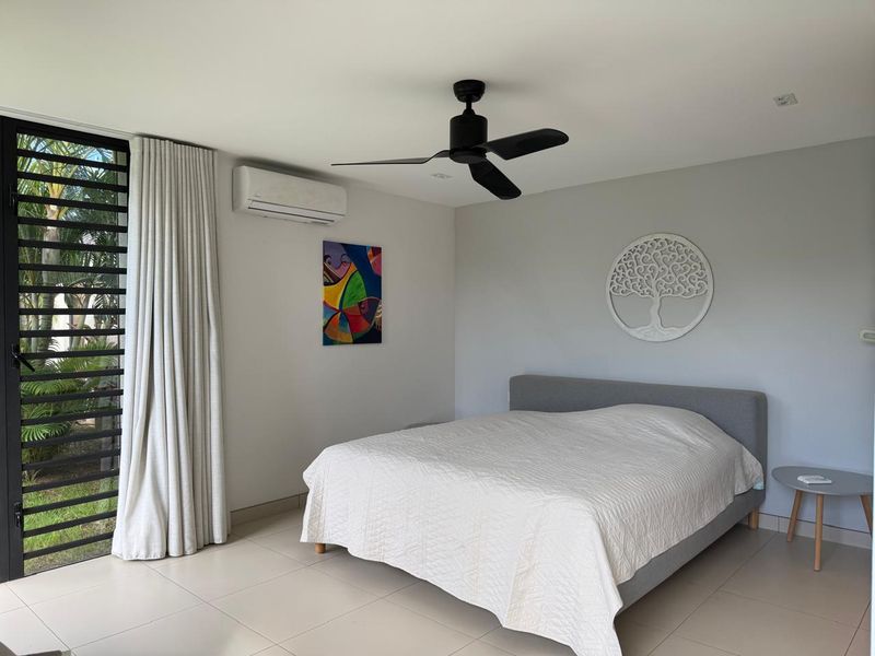 Coastal Family Living in the Heart of Péreybère - Photo 8