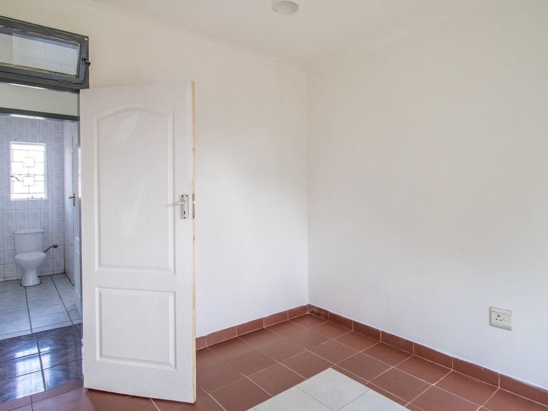 Immaculate 3 Bedroom home in Mackenzie Park. - Photo 10