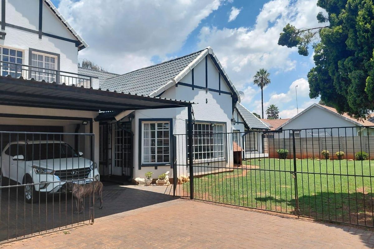 4 Bedroomed Family Home For Sale In The Enclosed Area of Brentwood Park - Photo 2