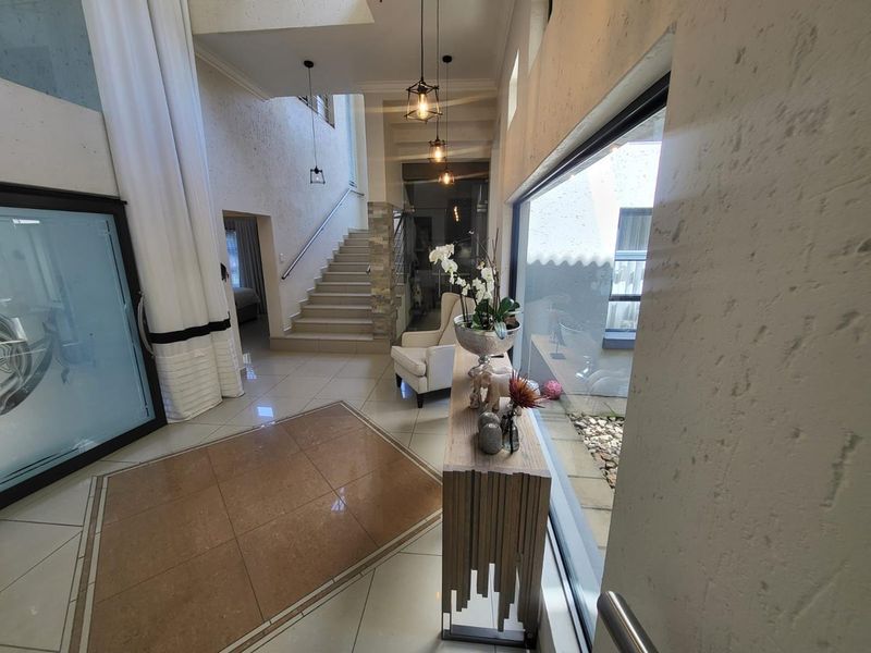 4 Bedroom House to Rent In North Riding - Photo 6