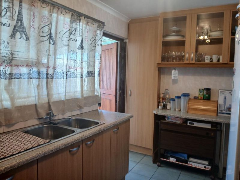 Charming Modern 3-Bedroom Home in Northpine | R1,720,000 - Photo 3