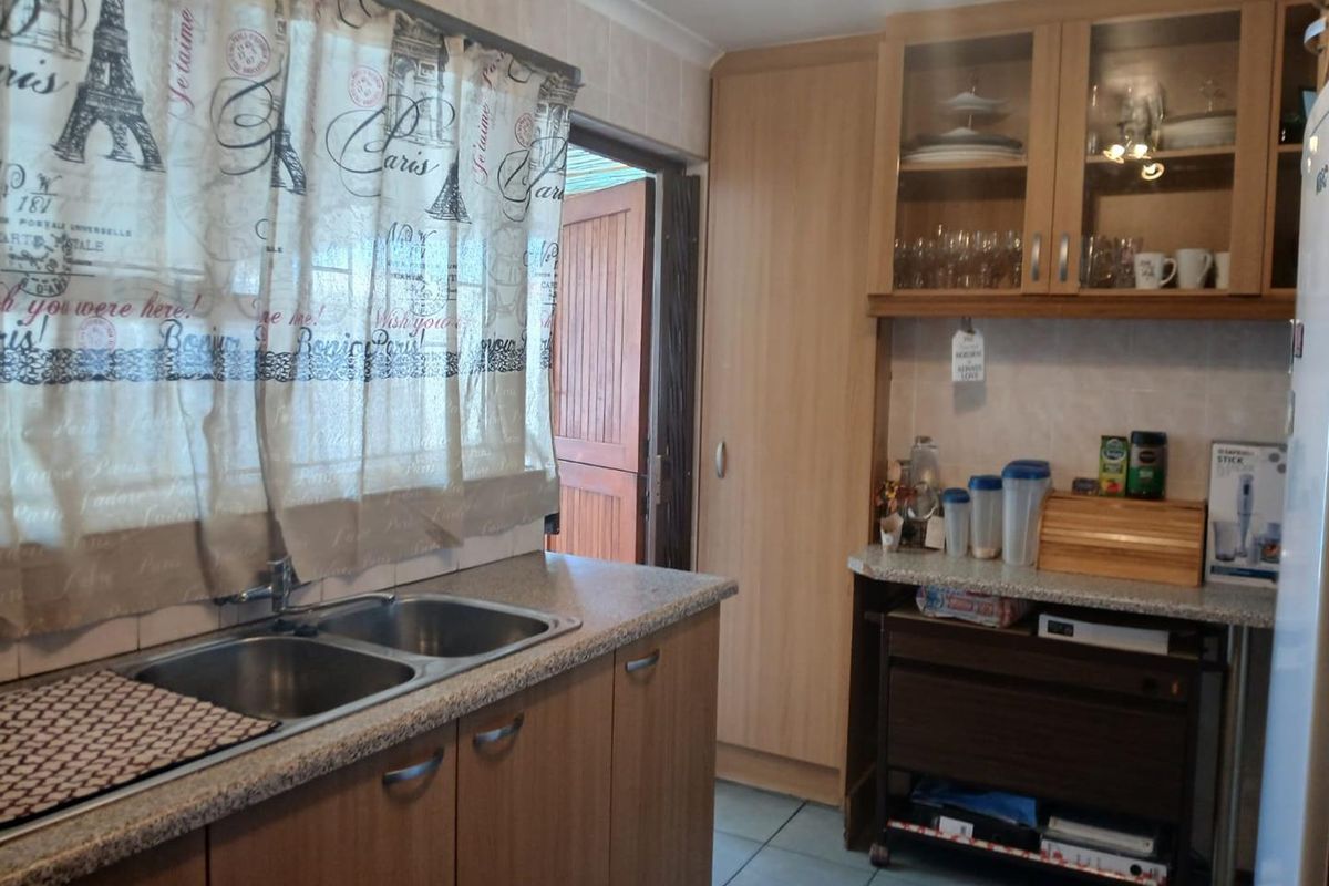 Charming Modern 3-Bedroom Home in Northpine | R1,720,000 - Photo 3