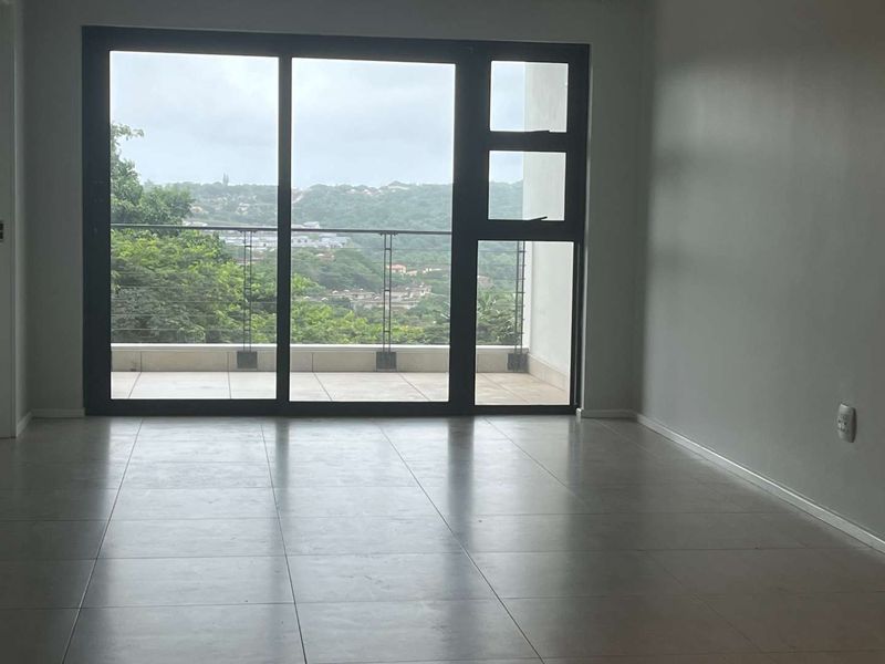 A beautifully freshly revamped 2-bedroom, 2-bathroom outside unit available for rental - Photo 2