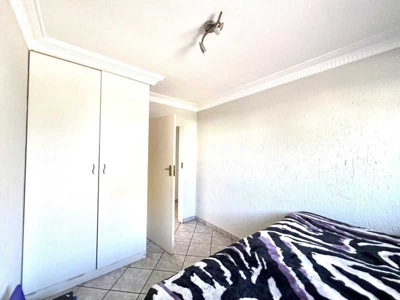 For Sale: Charming First-Floor Three-Bedroom Apartment - Photo 6