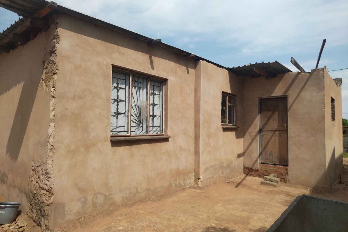 Vacant land with unfinished house for sale in Soshanguve South - Photo 2