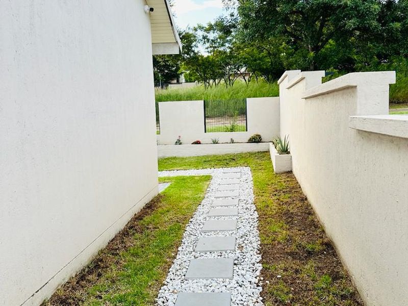 Modern, Move- In Ready Home with Striking Steet Appeal - Photo 8