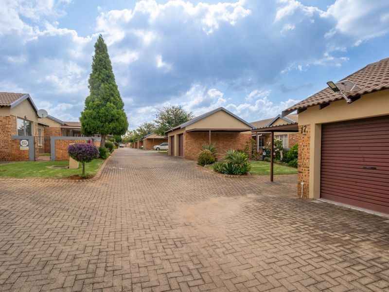 3 Bed 2 Bath Simplex To Let in Honeydew Manor Available 1 June 2026 - Photo 3