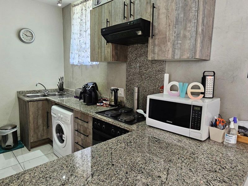 Comfort, Convenience & Captivating Views! - Photo 6