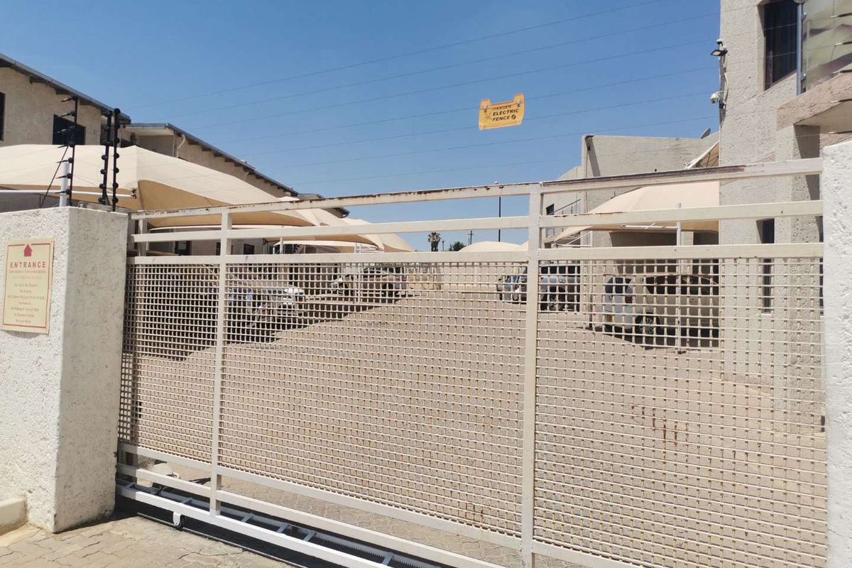 TOWNHOUSE | UPPER FLOOR LEVEL | ELDORADO GARDENS | KHOMASDAL - Photo 2