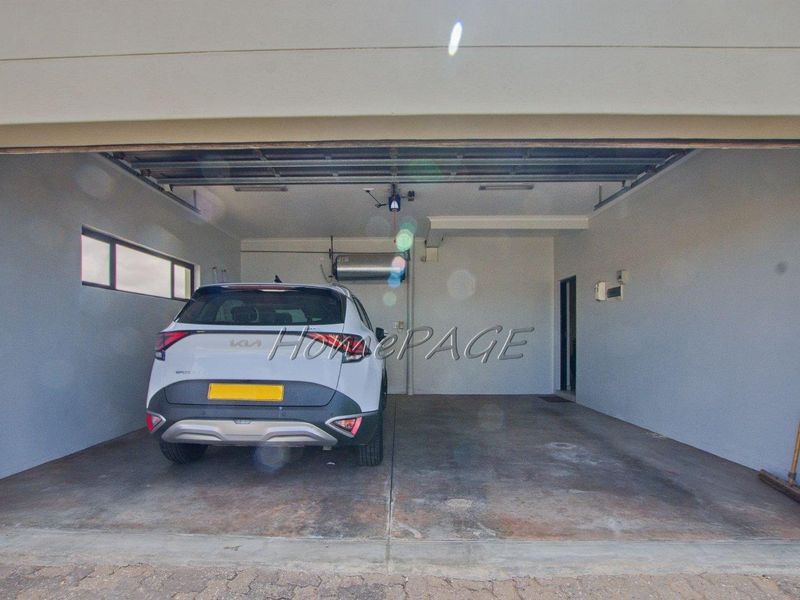 Fairway Estate, Walvis Bay: 4 Bedr double storey home with lots of space for sale - Photo 7