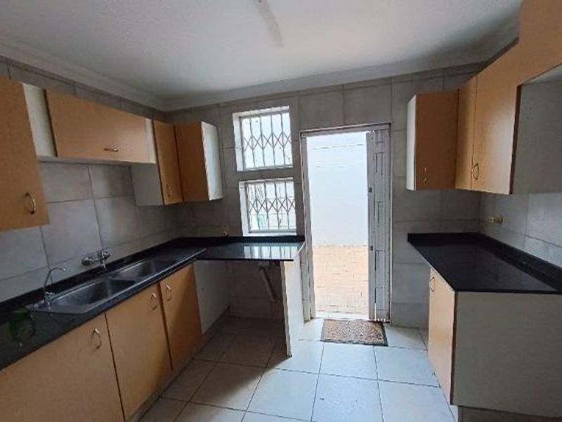 HENNOPSPARK - 3 BEDROOM 2 BATHROOM FULL TITLE HOUSE - Photo 9