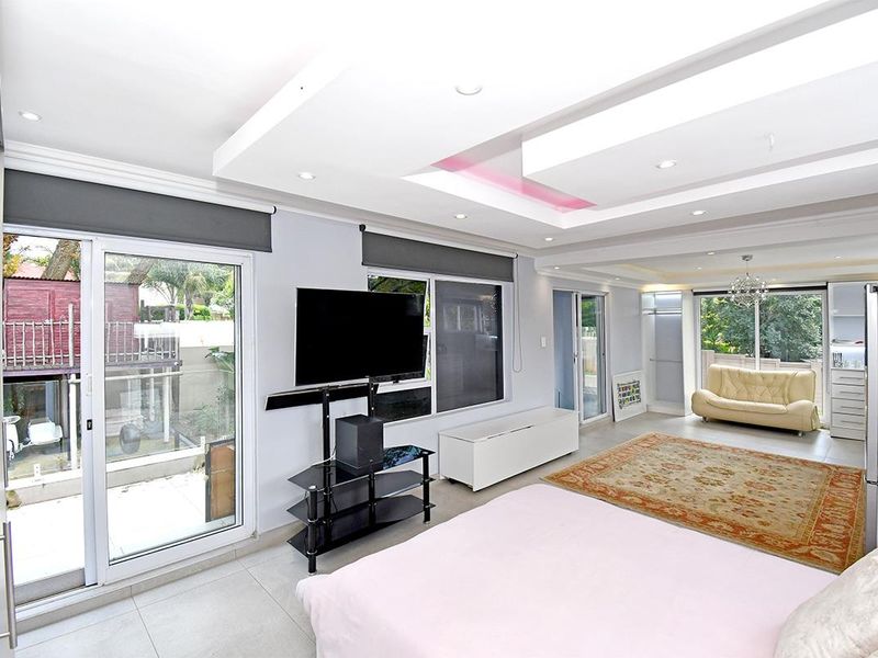 SPACIOUS ULTRA MODERN SECURE STUDIO FLATLET FURNISHED PARKMORE FOR RENT - Photo 2