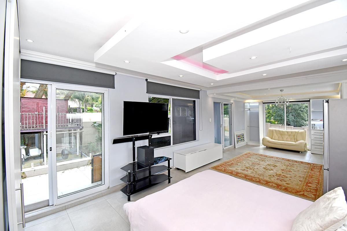 SPACIOUS ULTRA MODERN SECURE STUDIO FLATLET FURNISHED PARKMORE FOR RENT - Photo 2