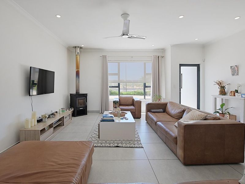 Stunning Single-storey Home in Sought-After Sagewood Lifestyle Estate - Photo 5