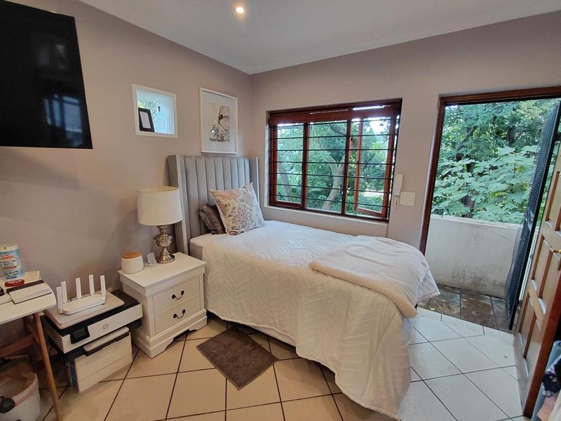 Spacious Bachelor Cottage in Robindale - Photo 7