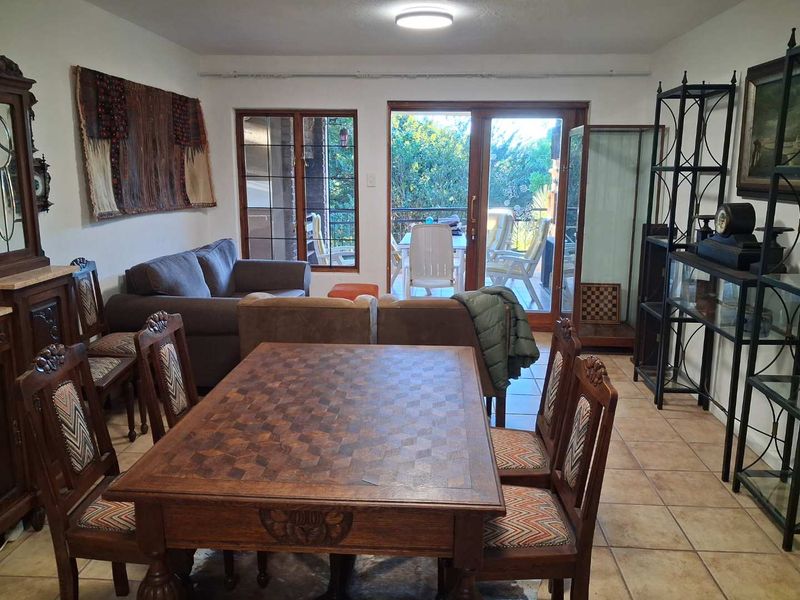Spacious three bedroom for sale in Hillside Manor - Photo 4