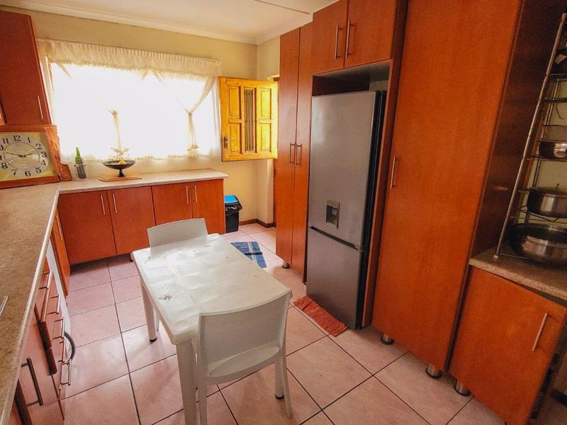 Desirable Features & Versatile Layout - Make it Yours Today - Photo 4