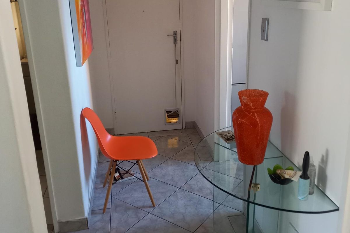SPACIOUS TWO BEDROOMS - Photo 5