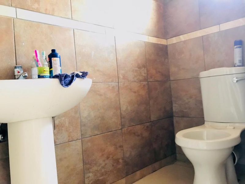 Investment property for sale in Soshanguve block X - Photo 9