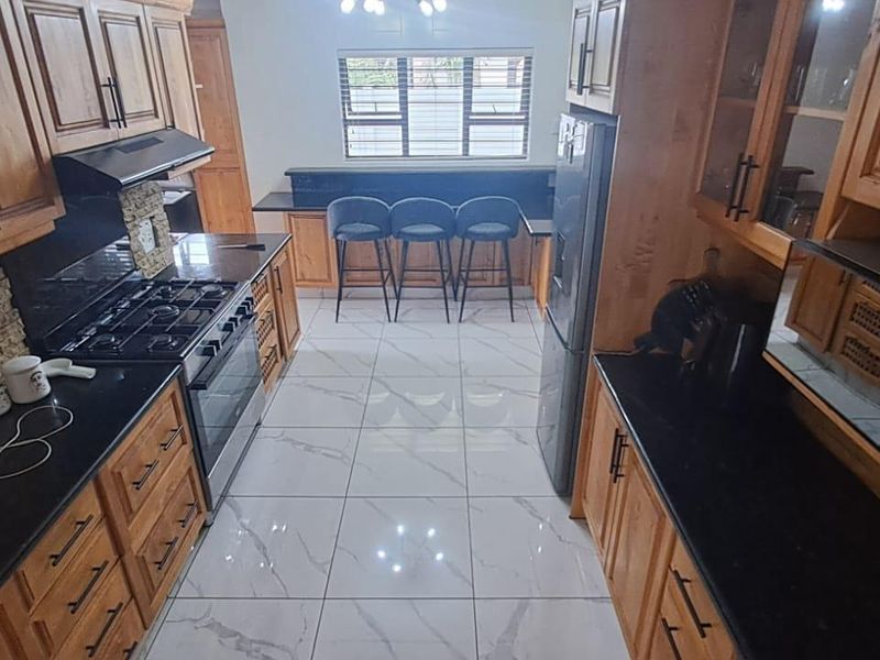 Step into this spacious and well-appointed 4-bedroom home, designed for comfortable family living and effortless entertaining. - Photo 10