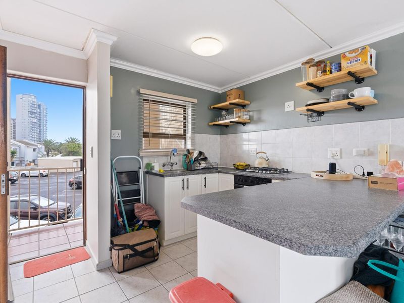 Cozy First-Floor Apartment - Steps from the Beach & Cafés - Photo 4