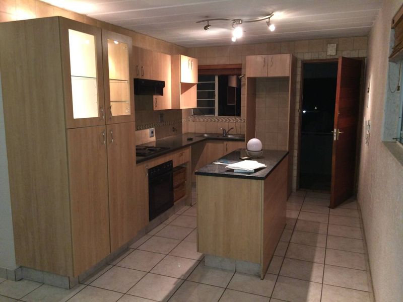 TWO BEDROOM APARTMENT IN MIDRAND : AVAILABLE 1 SEPTEMBER 2026 - Photo 4
