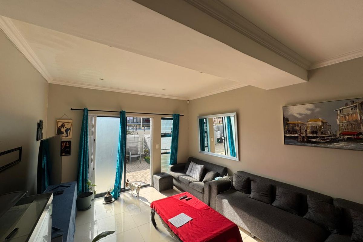 Modern two bedroom ground floor apartment - Photo 2