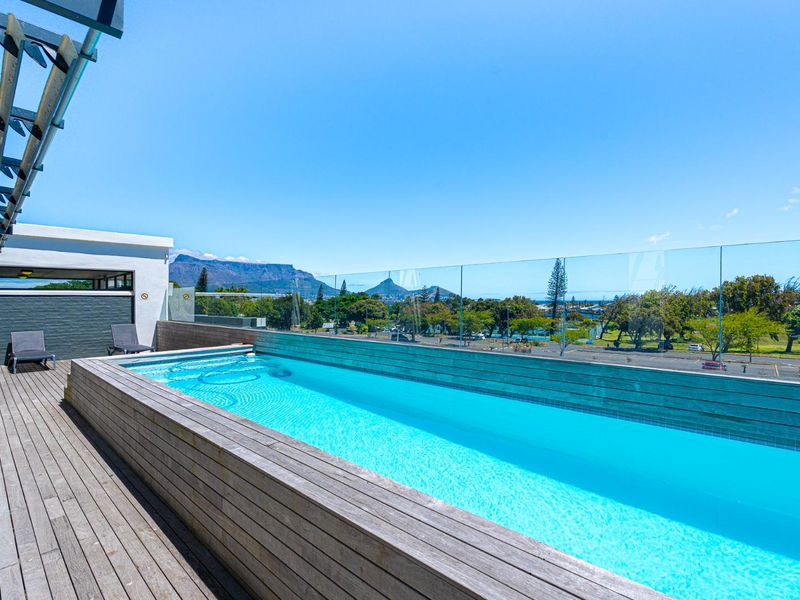 Breathtaking views from this magnificent 2 bed Apartment. - Photo 2