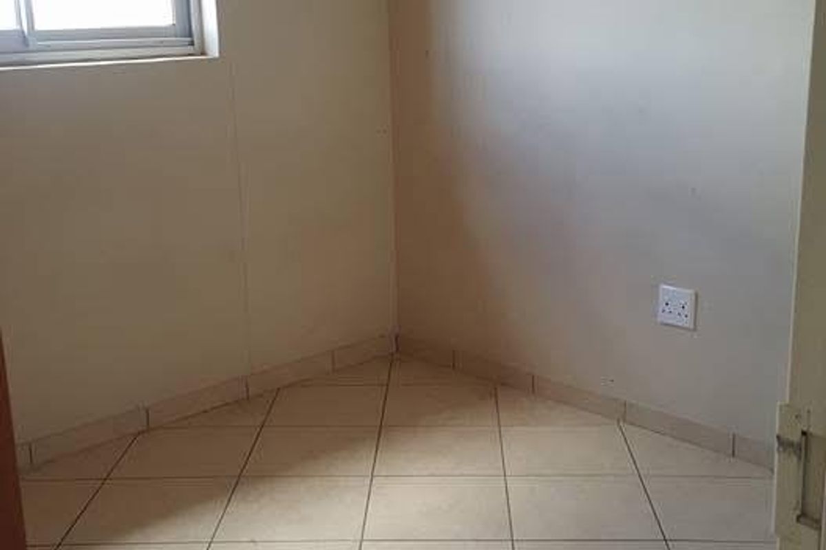 Neat 2 bedroom ground floor unit for sale in Otjomuise - Photo 2