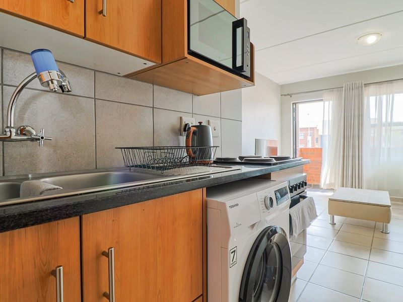 Embrace City Life: Modern, Secure, Convenient - Photo 3