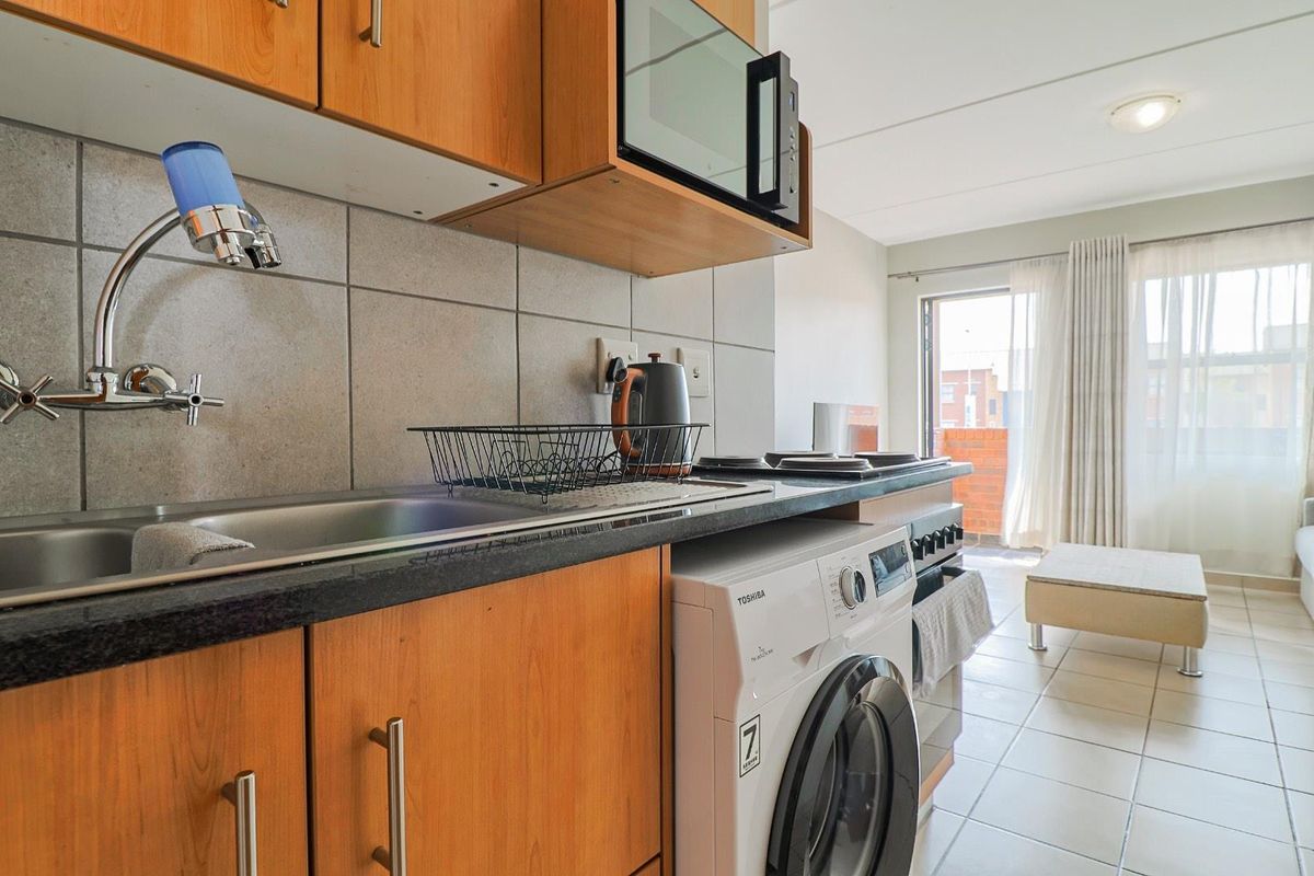 Embrace City Life: Modern, Secure, Convenient - Photo 3