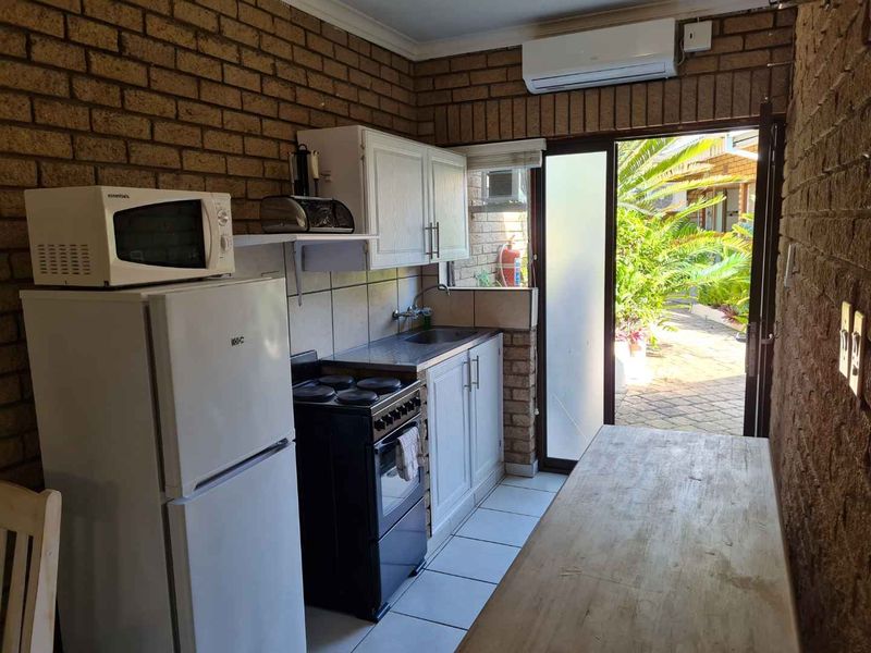 gorgeous 4 Sleeper bachelors' apartment - Photo 4