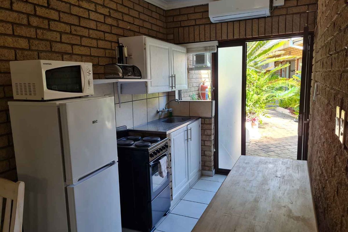 gorgeous 4 Sleeper bachelors' apartment - Photo 4