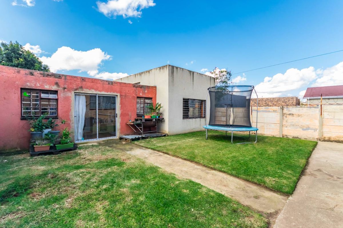 Ideal Family Home In Krugersdorp West - Photo 4