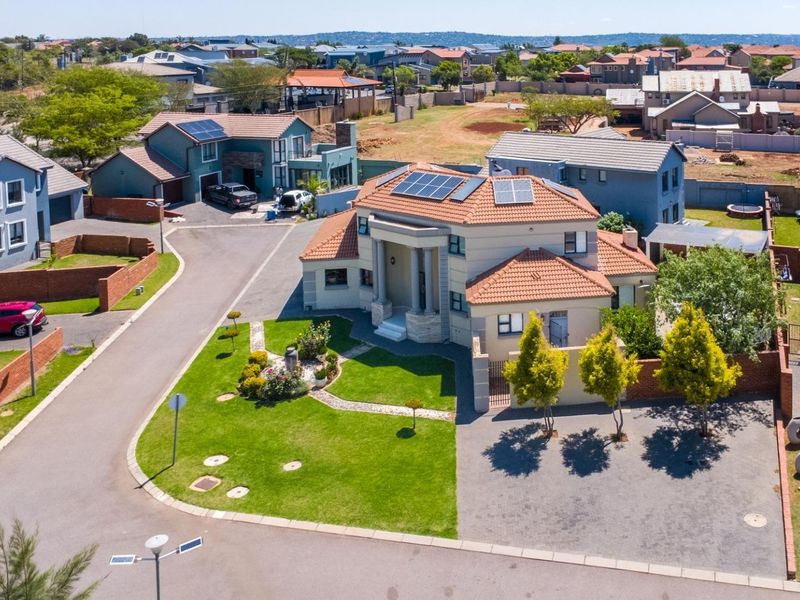 4 Bedroom For Sale , - Photo 2