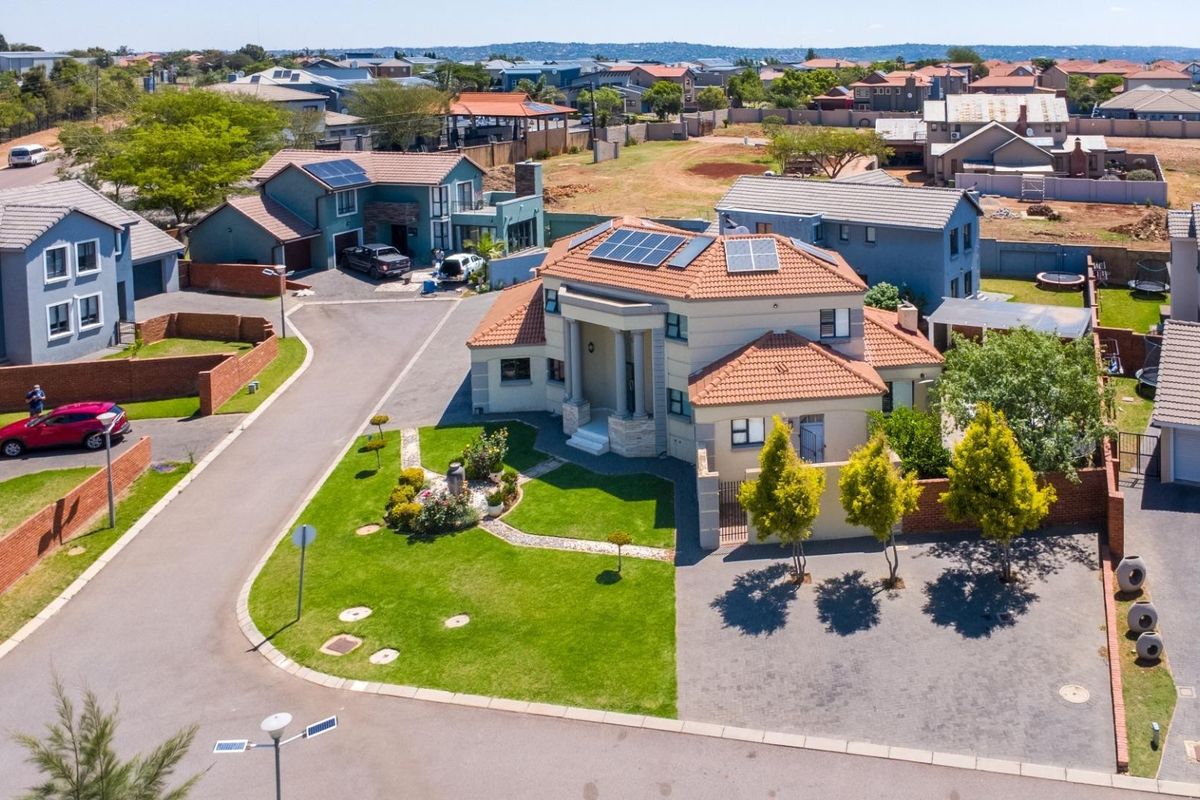 4 Bedroom For Sale , - Photo 2