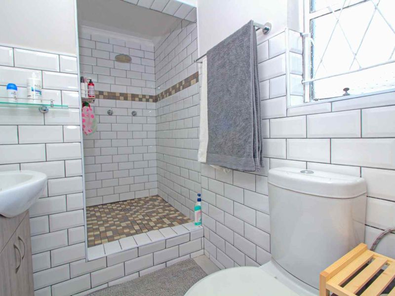 Perfect Family Home: Space, Style, & Solar Savings! - Photo 7