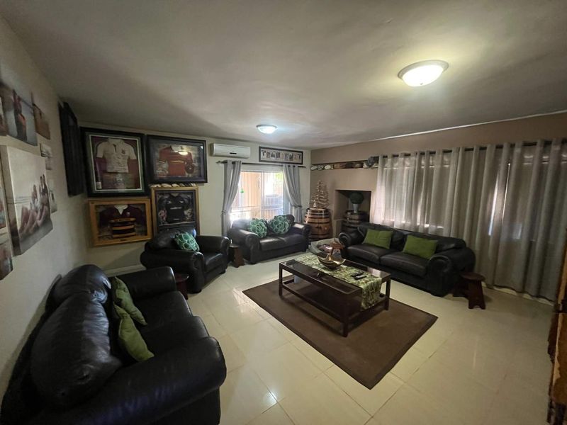 Stunning 3-Bedroom Family Home with 2-Bedroom Flat in a Prime Location - Photo 7