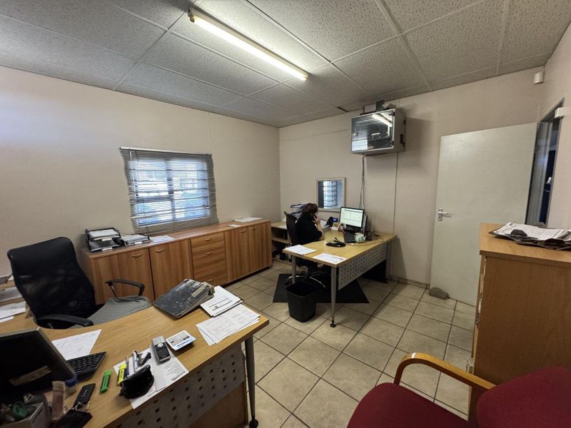 Modern Commercial Property in Prosperita - Photo 8