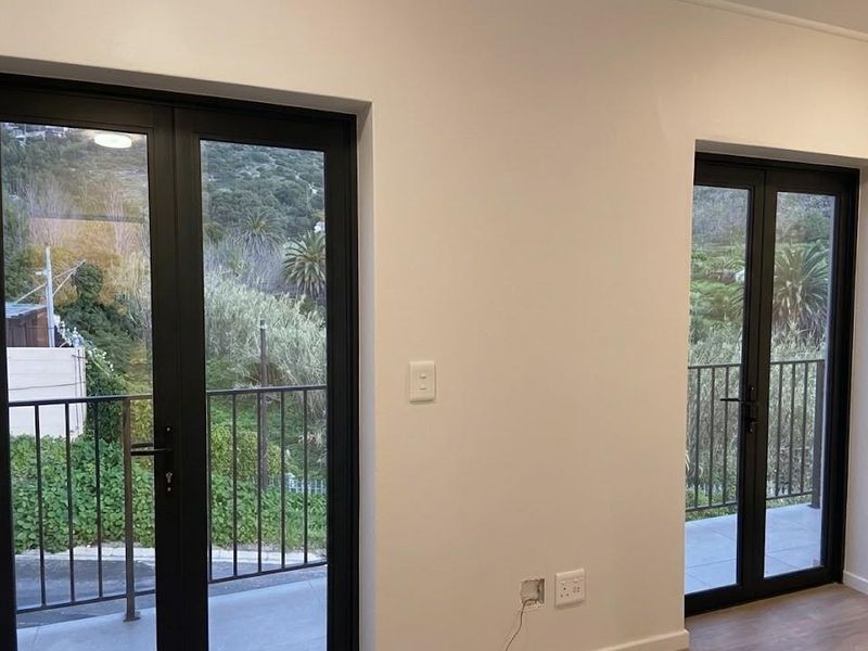 Secure 2 Bedroom Apartment – Simons Town - Photo 7