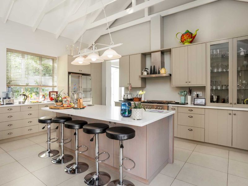 Stylish Single-Level Living on a Spacious Corner Stand in Val de Vie Estate - Photo 4