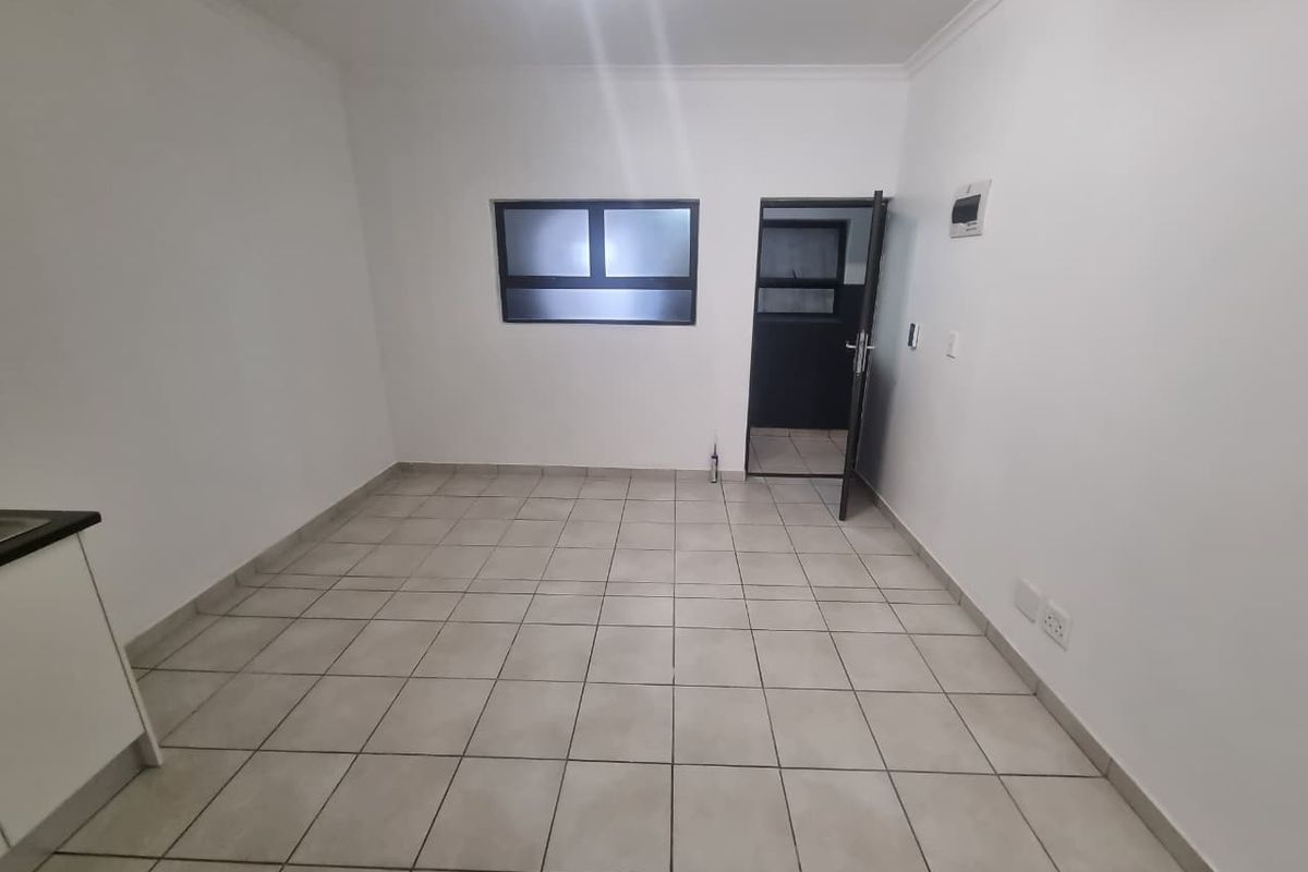 Newly Renovated Unfurnished 2 Bedroom Apartment To Rent in Observatory - Photo 5