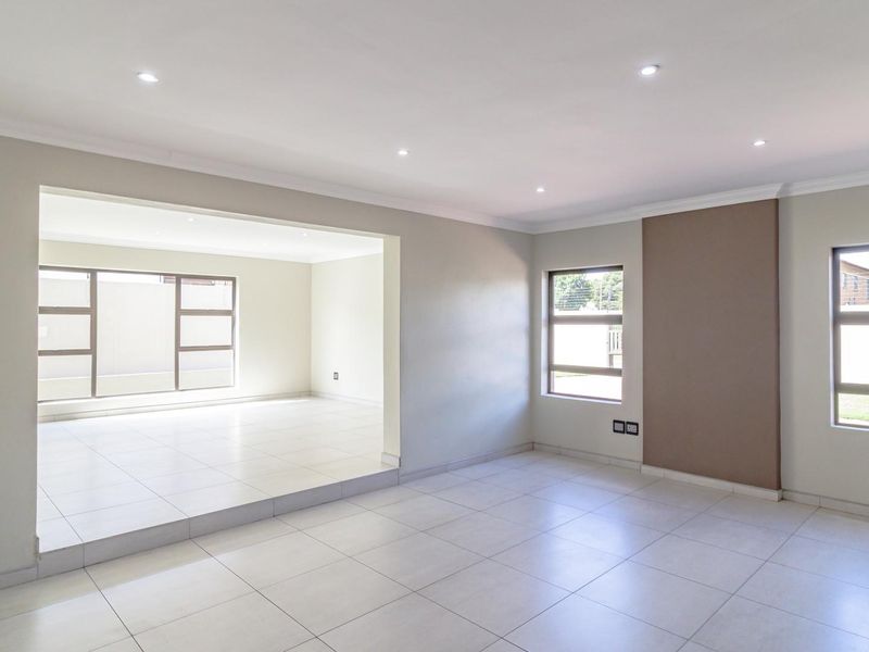 WHERE MODERN, STYLE AND COMFORT MEETS - Photo 7