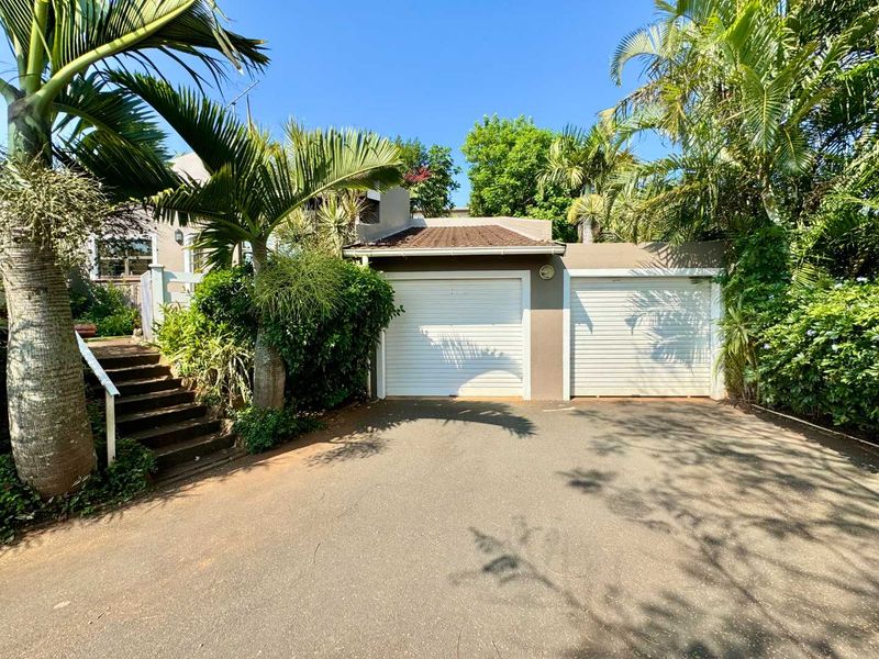 Brilliant Priced 3 Bed 2 Bath Home above road level in prime Sunningdale!! - Photo 6