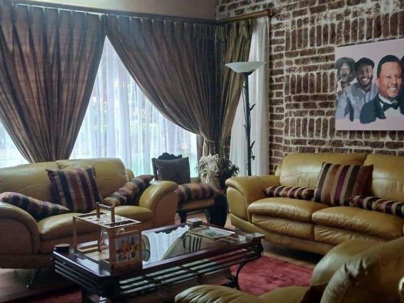 "Spacious Family Haven in Prime Location Awaits!" - Photo 8