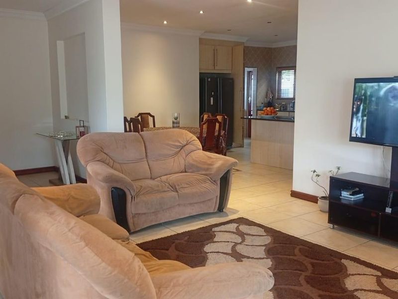FAMILY HOME FOR RENT IN GLEN EAGLE ESTATE - Photo 6