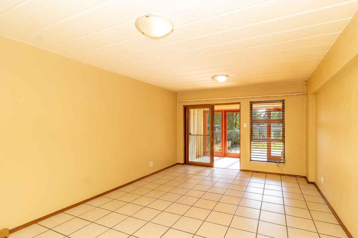 Sunny Garden Townhouse in Secure, Access-Controlled Estate! - Photo 3